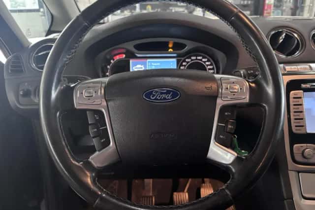 Ford Galaxy (2010) thumbnail 6