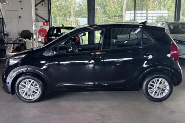 Kia Picanto (2022) thumbnail 2