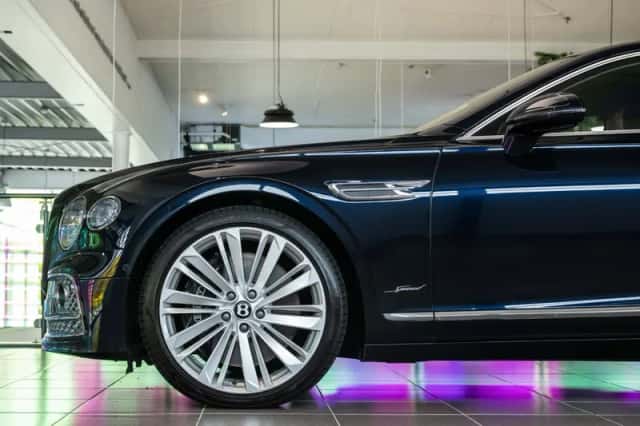 Bentley Flying Spur (2024) thumbnail 6