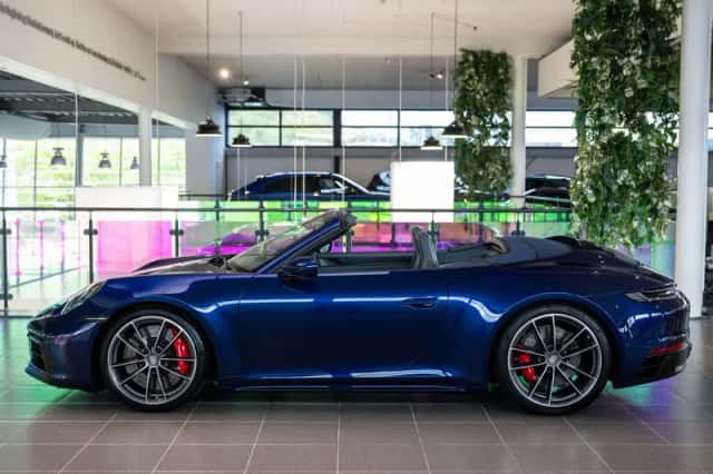 Porsche 911 (2022) thumbnail 2