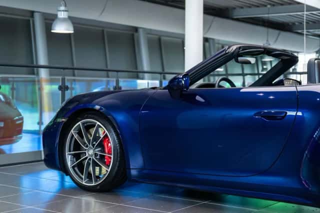 Porsche 911 (2022) thumbnail 5