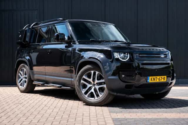 Land Rover Defender (2024) thumbnail 3