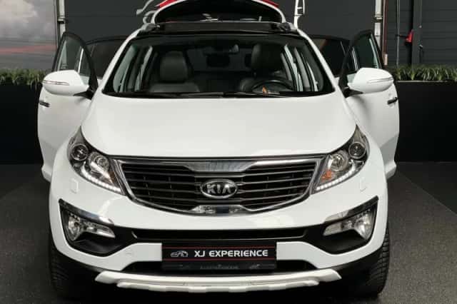 Kia Sportage (2010) thumbnail 2