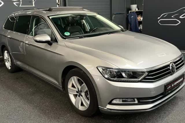 Volkswagen Passat (2016) thumbnail 3