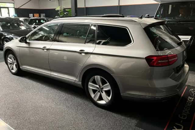 Volkswagen Passat (2016) thumbnail 5