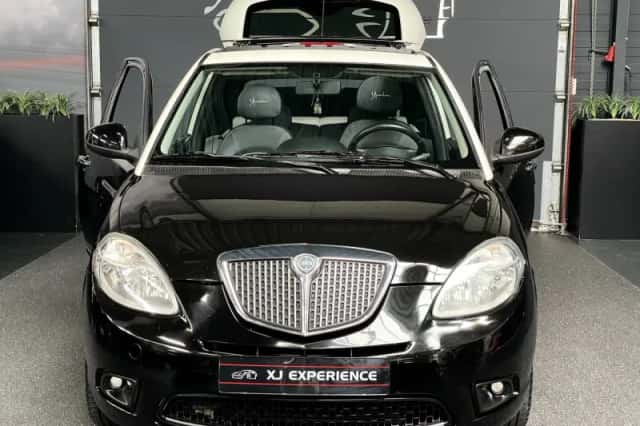 Lancia Ypsilon (2011) thumbnail 2