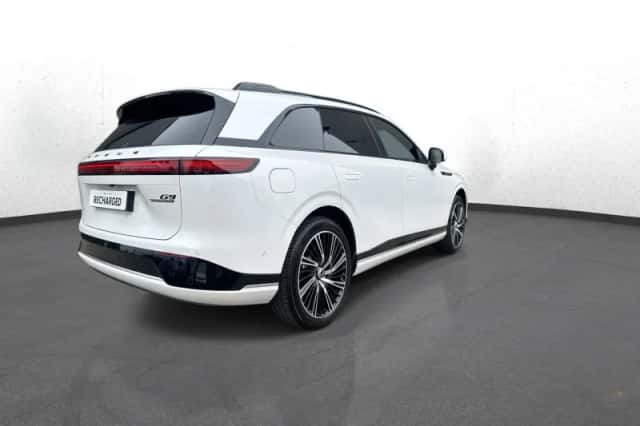 XPENG G9 (2023) thumbnail 6