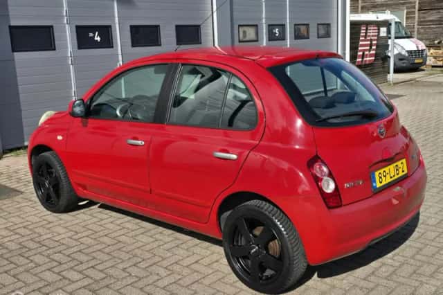 Nissan Micra (2010) thumbnail 5