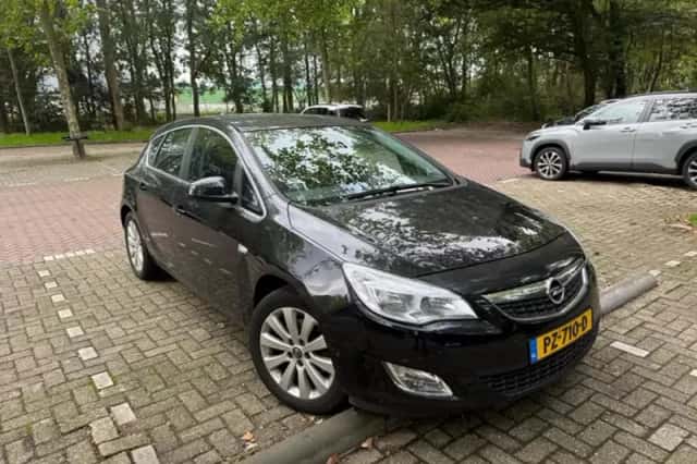 Opel Astra (2010) thumbnail 2