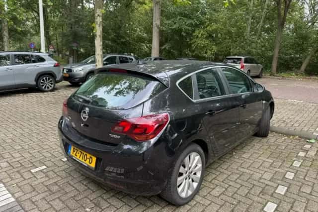 Opel Astra (2010) thumbnail 4
