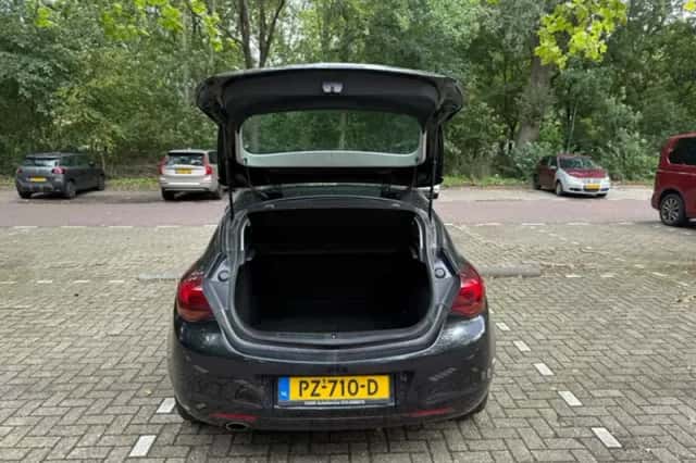 Opel Astra (2010) thumbnail 5