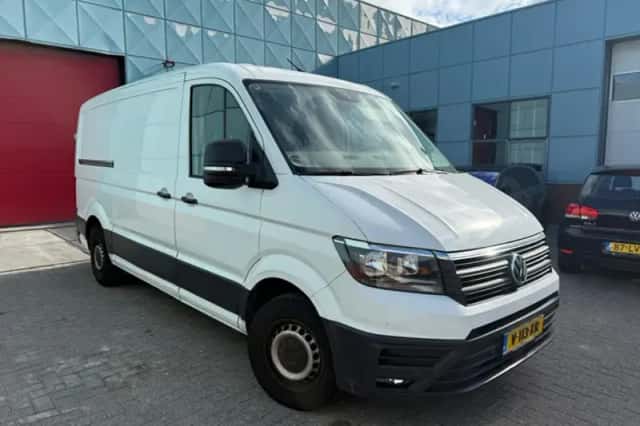Volkswagen Crafter (2018) thumbnail 2