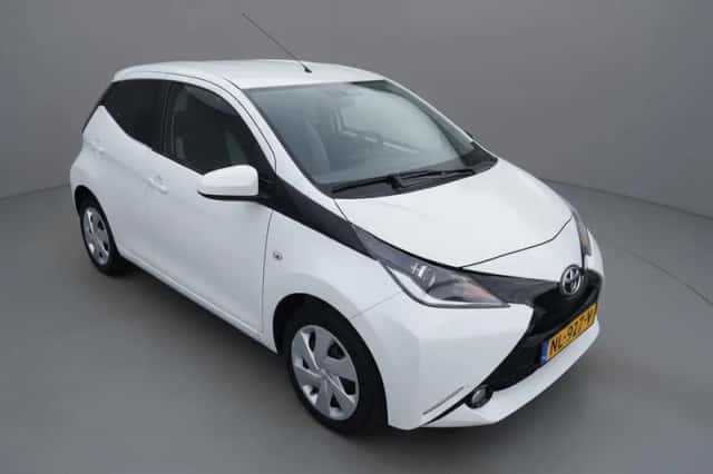 Toyota Aygo (2017) thumbnail 2