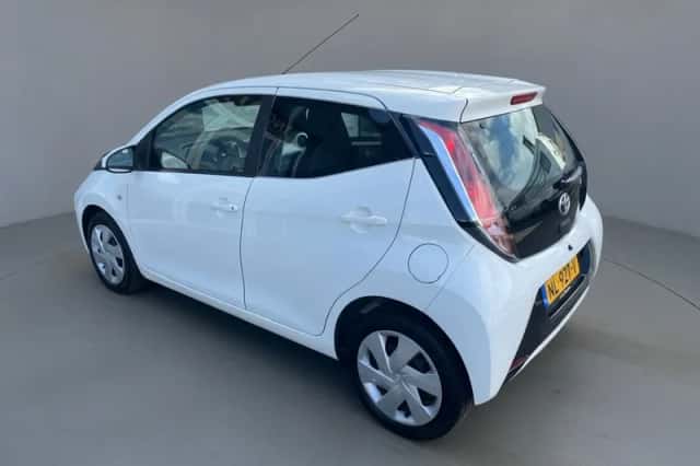 Toyota Aygo (2017) thumbnail 3