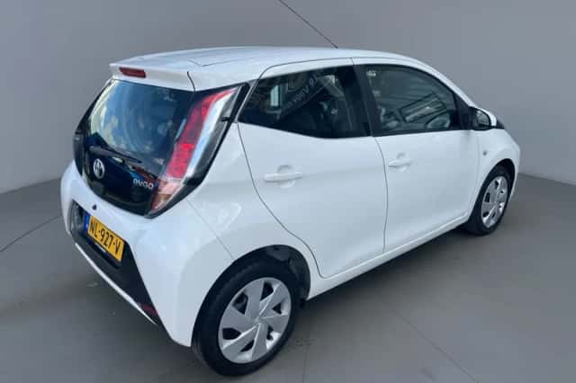 Toyota Aygo (2017) thumbnail 4