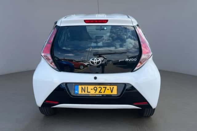Toyota Aygo (2017) thumbnail 6