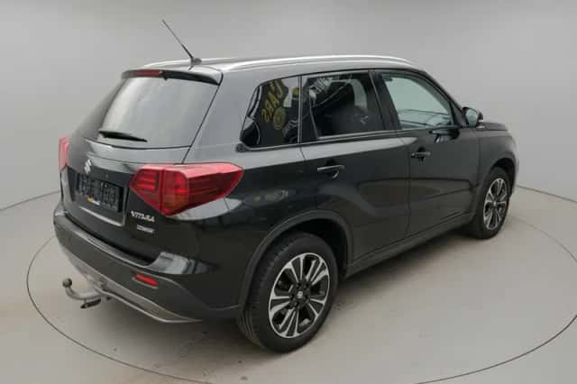 Suzuki Vitara (2022) thumbnail 4