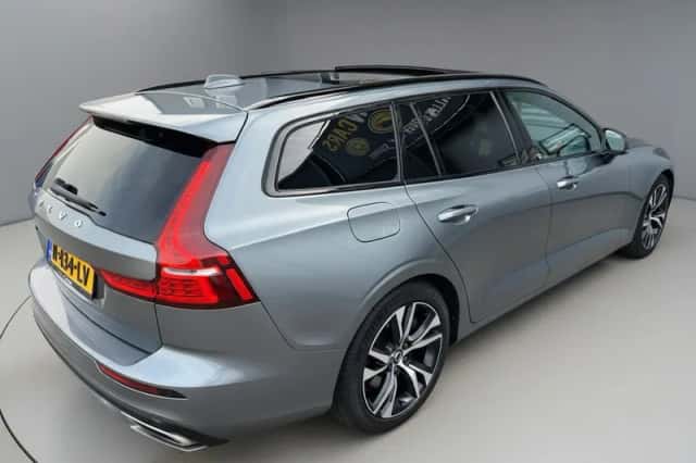 Volvo V60 (2019) thumbnail 4