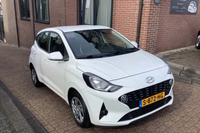 Hyundai i10 (2023) thumbnail 2