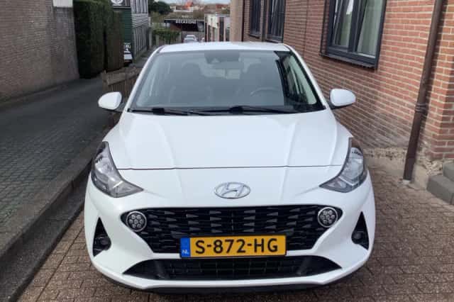 Hyundai i10 (2023) thumbnail 3