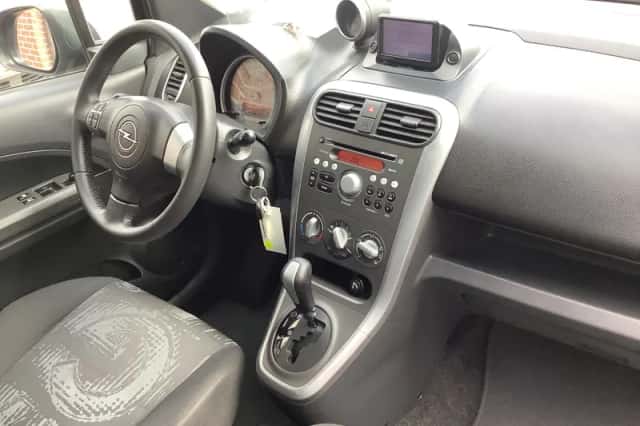 Opel Agila (2011) thumbnail 5