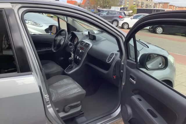 Opel Agila (2011) thumbnail 6