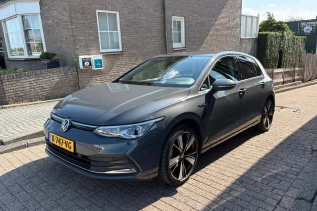 Volkswagen Golf (2021) thumbnail 1