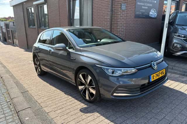 Volkswagen Golf (2021) thumbnail 2