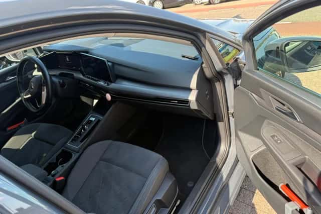 Volkswagen Golf (2021) thumbnail 4