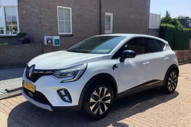 Renault Captur (2023) thumbnail 1