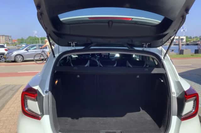 Renault Captur (2023) thumbnail 4