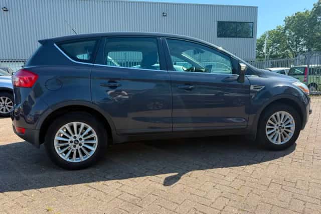 Ford Kuga (2011) thumbnail 2