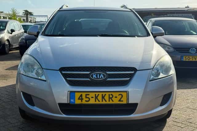 Kia Ceed (2010) thumbnail 2