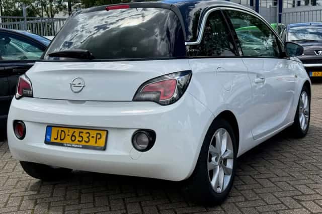 Opel Adam (2016) thumbnail 4