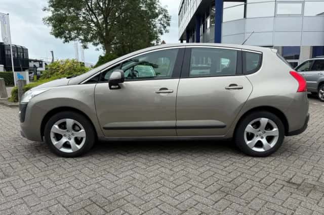 Peugeot 3008 (2011) thumbnail 2