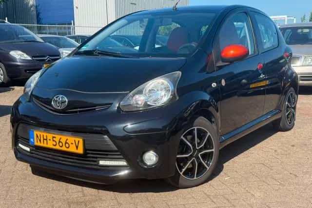Toyota Aygo (2012) thumbnail 1
