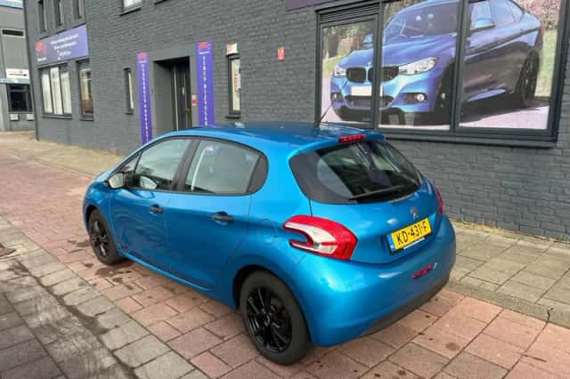 Peugeot 208 (2012) thumbnail 2