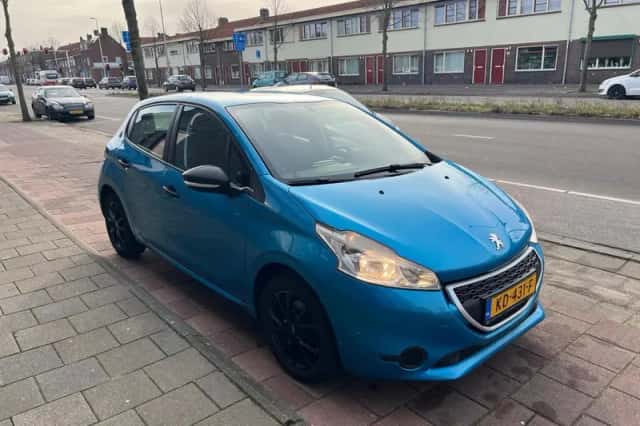 Peugeot 208 (2012) thumbnail 3