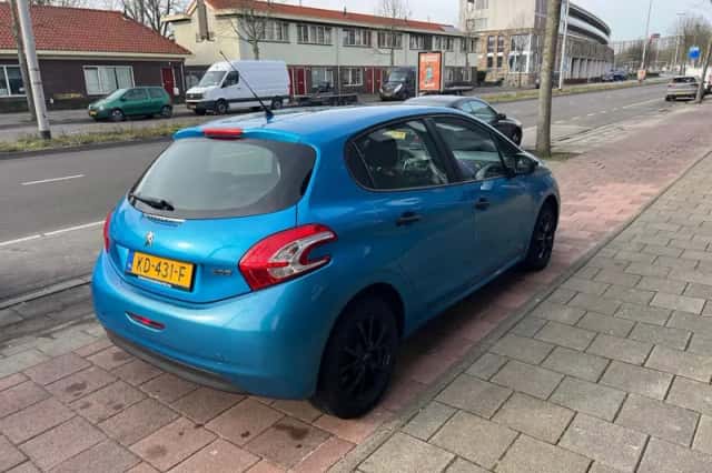 Peugeot 208 (2012) thumbnail 4