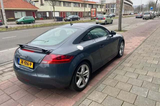 Audi TT (2009) thumbnail 4