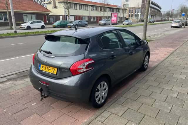 Peugeot 208 (2014) thumbnail 3