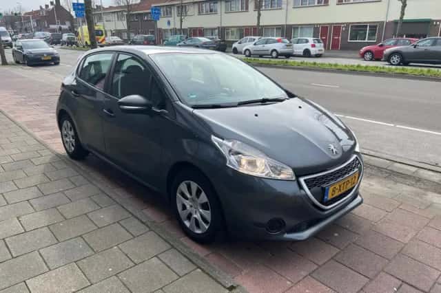 Peugeot 208 (2014) thumbnail 4