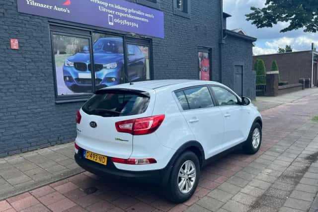 Kia Sportage (2013) thumbnail 2