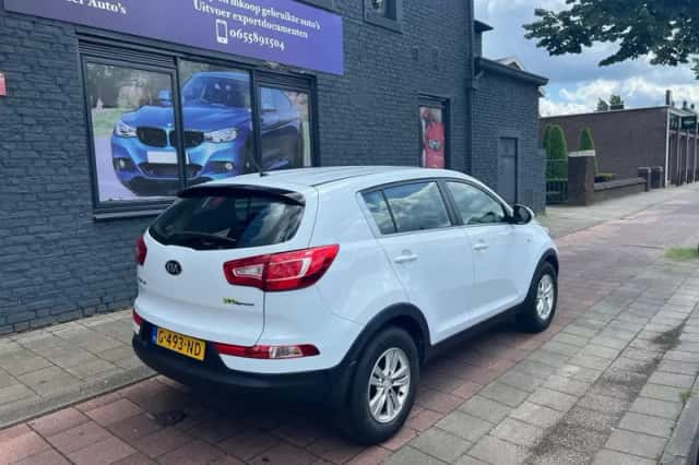 Kia Sportage (2013) thumbnail 3