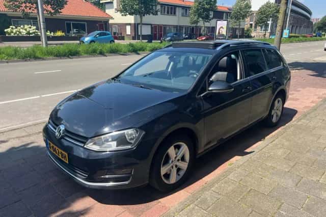 Volkswagen Golf (2015) thumbnail 3