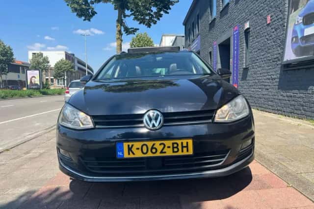 Volkswagen Golf (2015) thumbnail 6