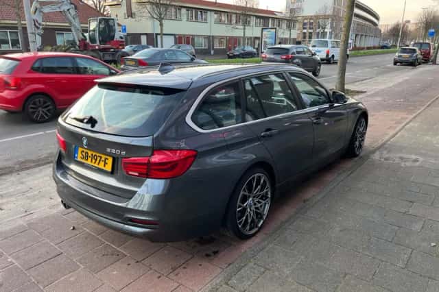 BMW 3-Serie (2018) thumbnail 4
