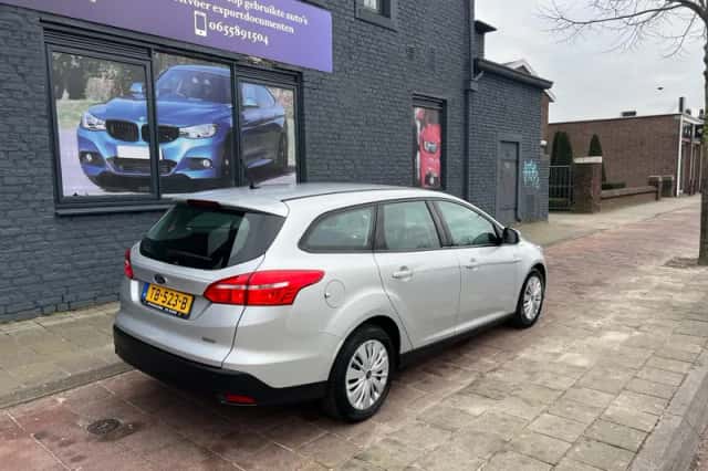 Ford Focus (2018) thumbnail 2