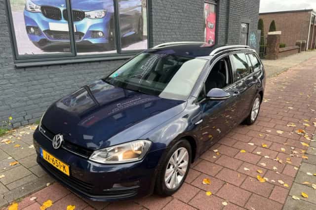 Volkswagen Golf (2016) thumbnail 1