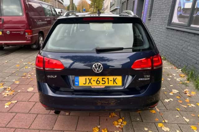 Volkswagen Golf (2016) thumbnail 3